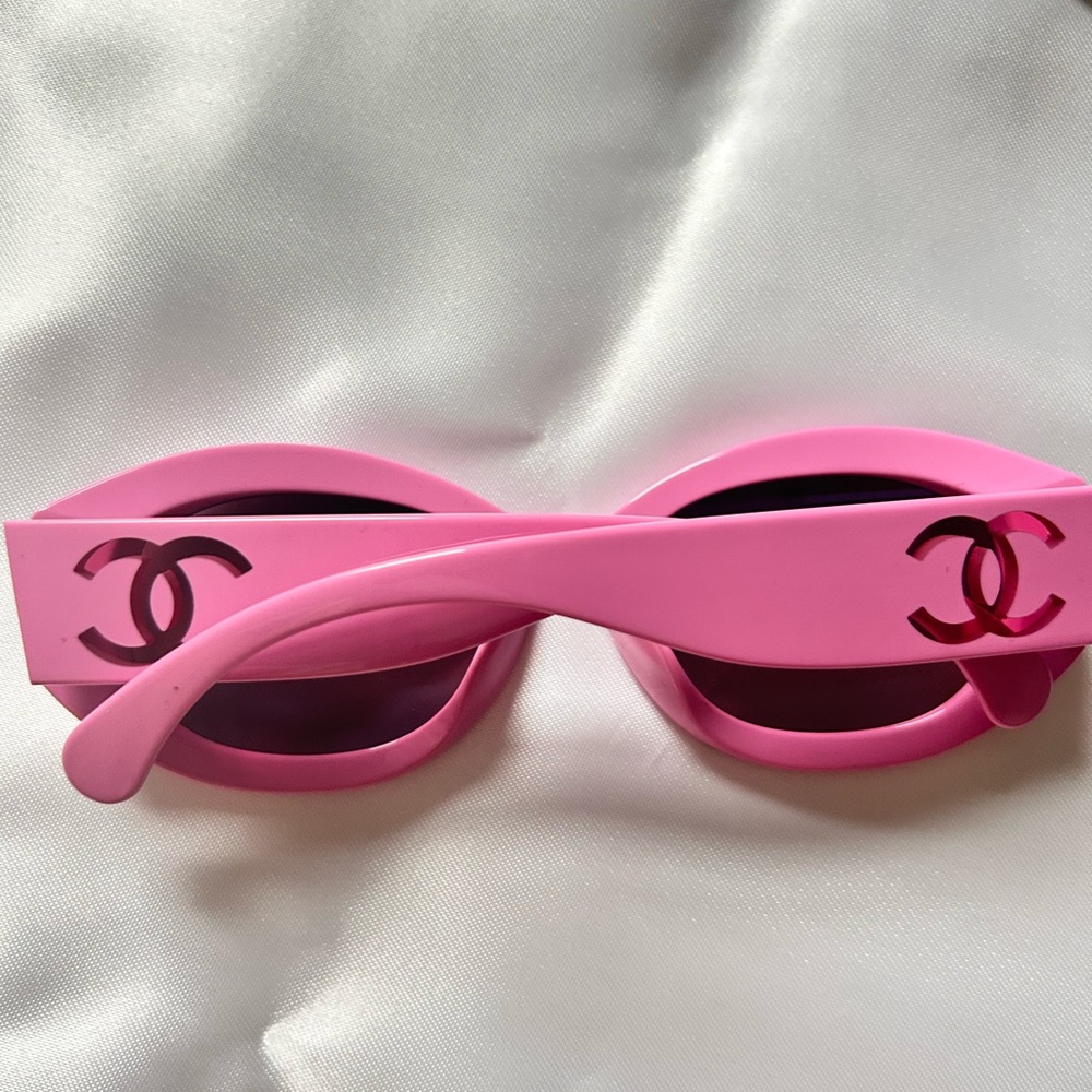 Chanel Oval sunglasses. - Picture 4 of 12